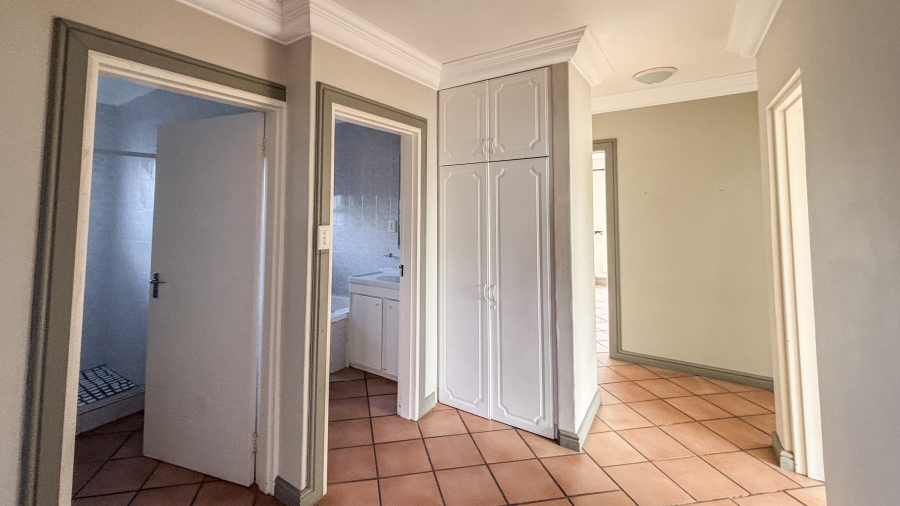 To Let 5 Bedroom Property for Rent in Myburgh Park Western Cape